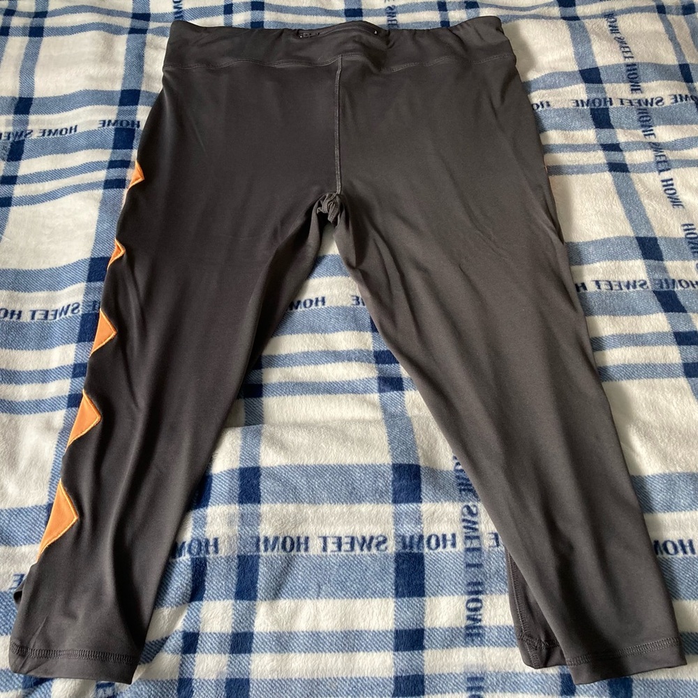 Her Universe Star Wars The Clone Wars Ahsoka Tano Active Capris (athletic pants) - Picture 2 of 4